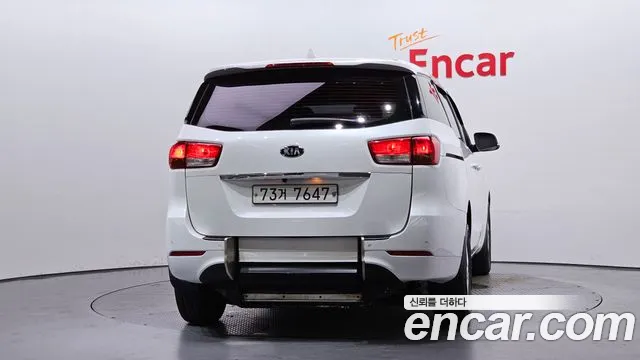 Kia Carnival 2015 thumb 9