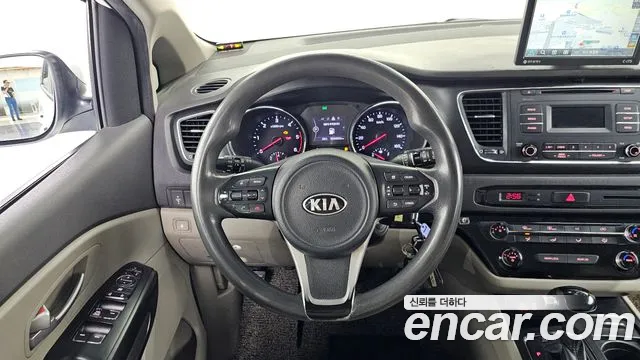 Kia Carnival 2015 thumb 7