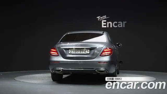 Mercedes-Benz E-Class 2017 thumb 10