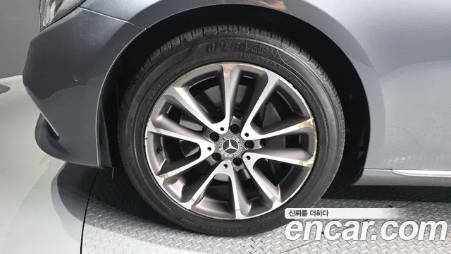 Mercedes-Benz E-Class 2017 thumb 2