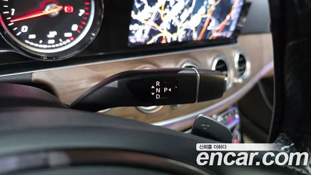 Mercedes-Benz E-Class 2017 thumb 12