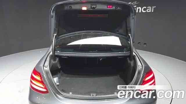 Mercedes-Benz E-Class 2017 thumb 11