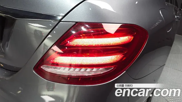 Mercedes-Benz E-Class 2017 thumb 8