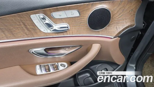 Mercedes-Benz E-Class 2017 thumb 3
