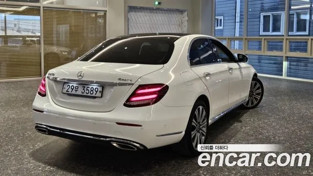 Mercedes-Benz E-Class 2018 thumb 3