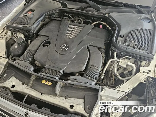 Mercedes-Benz E-Class 2018 thumb 12