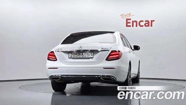 Mercedes-Benz E-Class 2018 thumb 2