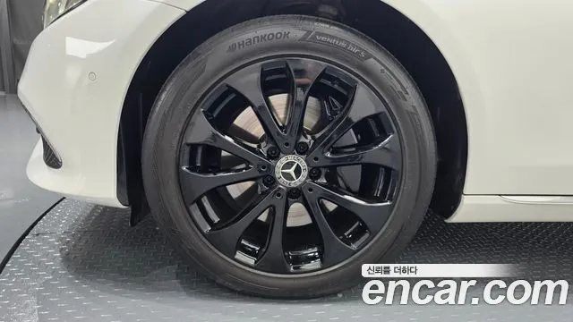 Mercedes-Benz E-Class 2018 thumb 4