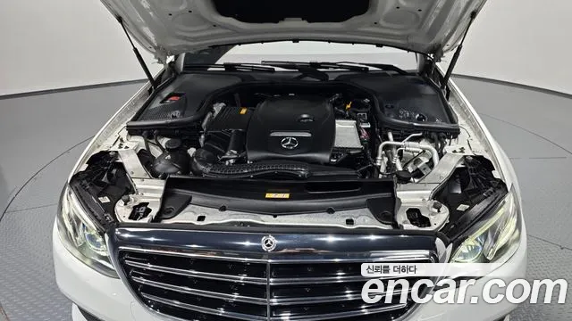 Mercedes-Benz E-Class 2018 thumb 5