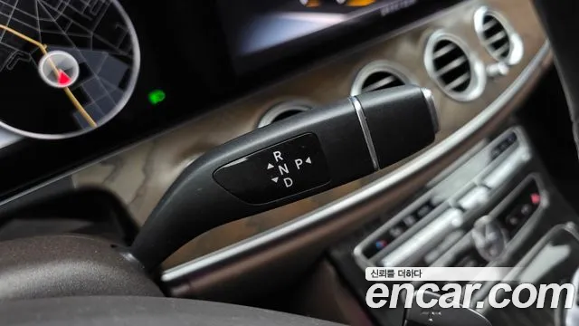 Mercedes-Benz E-Class 2018 thumb 10