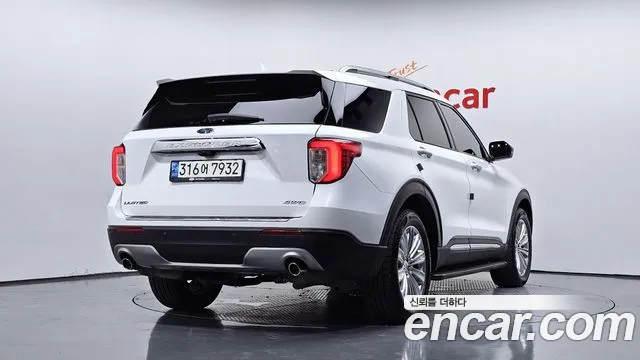 Ford Explorer 2021 thumb 3