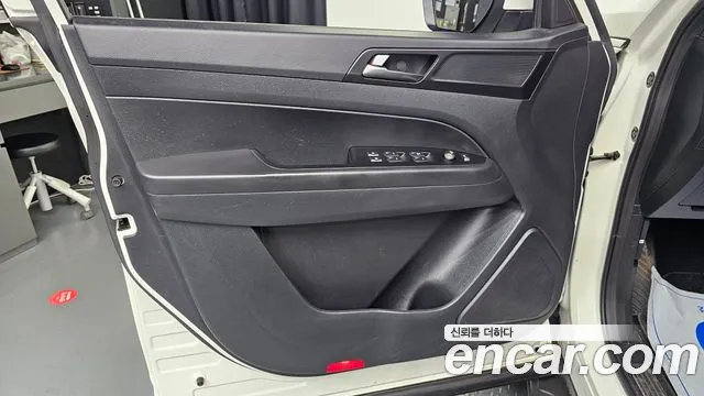 KGM Rexton 2019 thumb 8