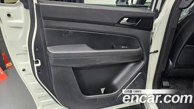 KGM Rexton 2019 thumb 7