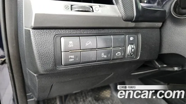 KGM Rexton 2018 thumb 8