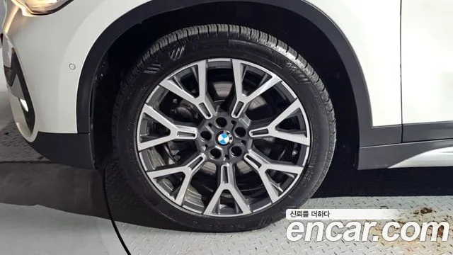 BMW X1 2022 thumb 2