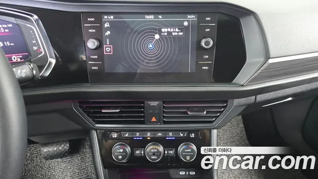 Volkswagen Jetta 2023 thumb 5
