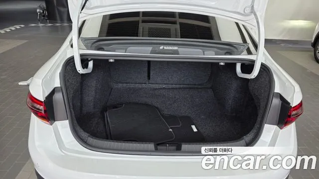 Volkswagen Jetta 2023 thumb 3