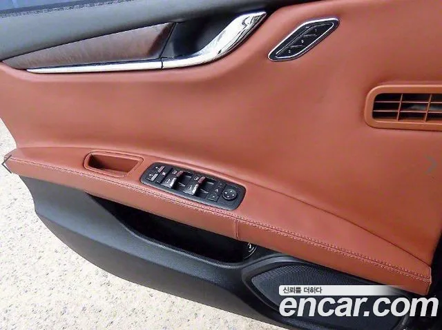 Maserati Quattroporte 2015 thumb 10