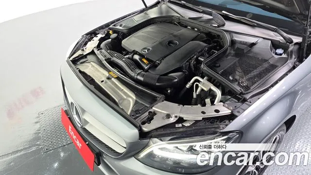 Mercedes-Benz C-Class 2019 thumb 9