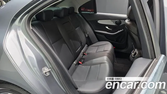 Mercedes-Benz C-Class 2019 thumb 10