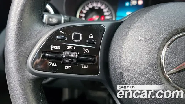Mercedes-Benz C-Class 2019 thumb 8