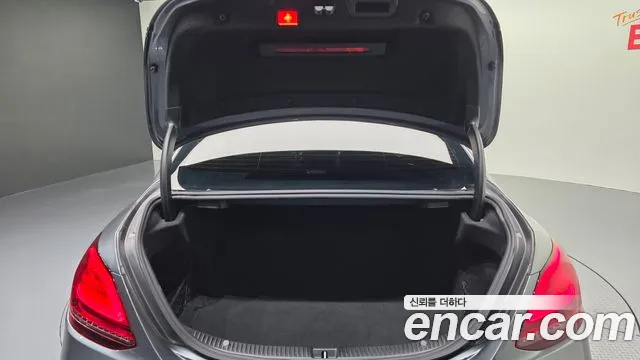 Mercedes-Benz C-Class 2019 thumb 4