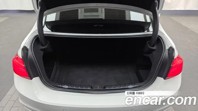 BMW 3 серии 2018 thumb 12