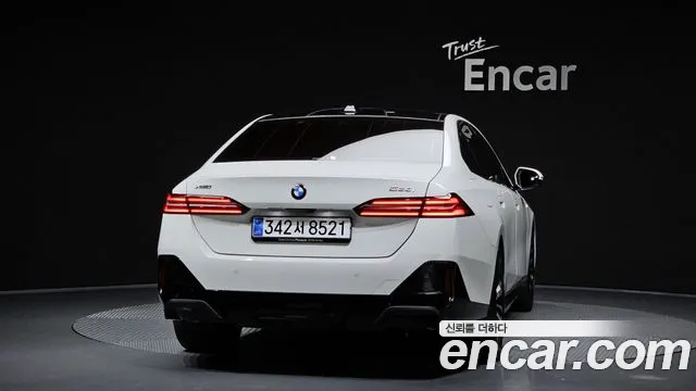 BMW 5 серии 2025 thumb 3