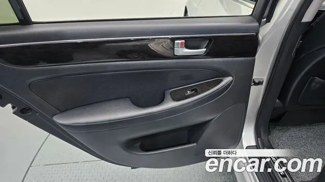 Hyundai Genesis 2011 thumb 4