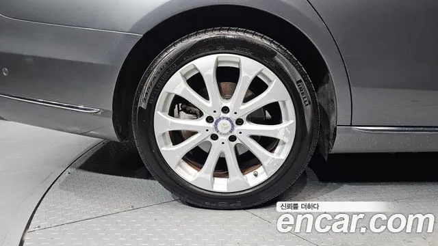 Mercedes-Benz E-Class 2017 thumb 7