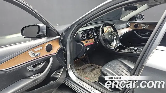 Mercedes-Benz E-Class 2017 thumb 2
