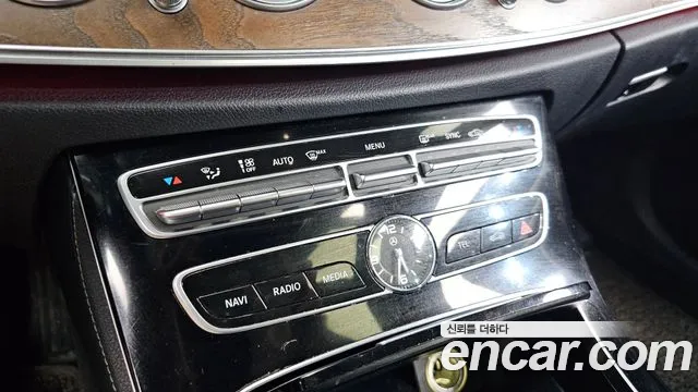 Mercedes-Benz E-Class 2017 thumb 6