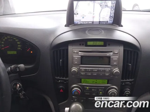Hyundai Staria 2010 thumb 3