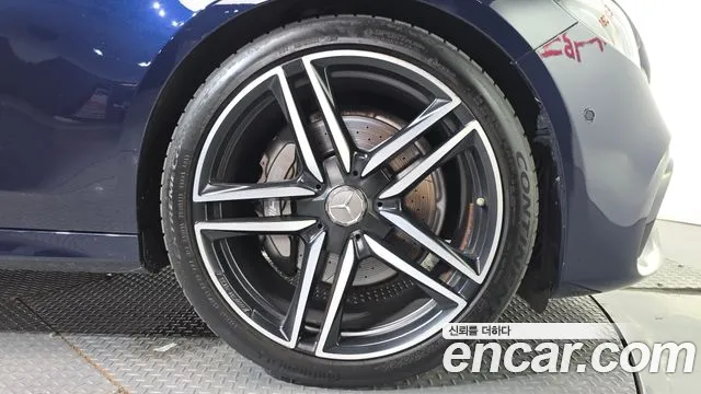 Mercedes-Benz E-Class 2018 thumb 3