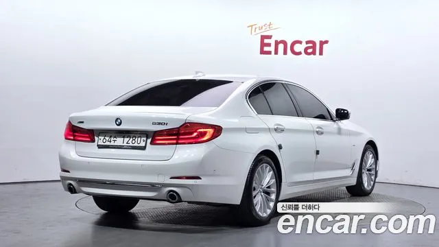 BMW 5 серии 2018 thumb 4