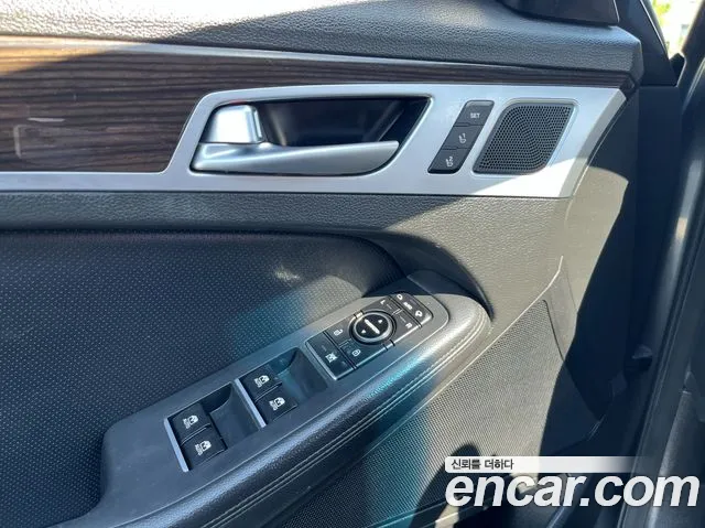 Genesis G80 2018 thumb 9