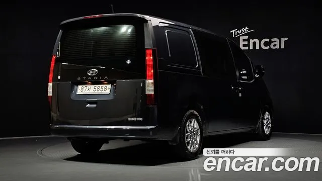 Hyundai Staria 2021 thumb 6
