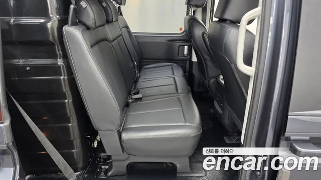 Hyundai Staria 2021 thumb 4