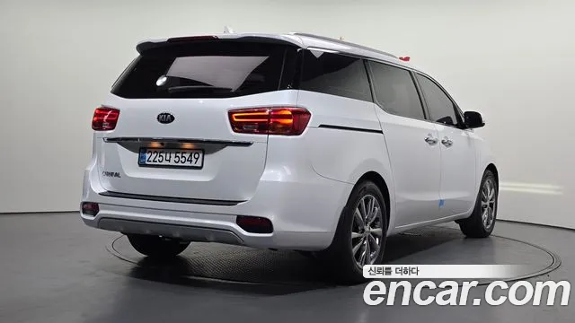 Kia Carnival 2018 thumb 8