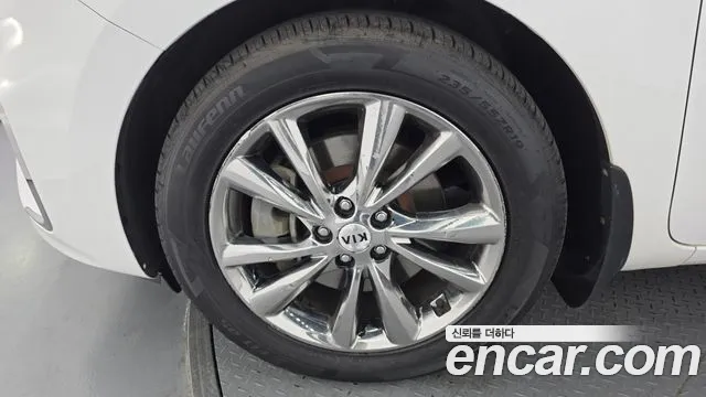 Kia Carnival 2018 thumb 3