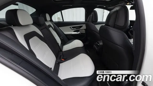 Mercedes-Benz E-Class 2025 thumb 12