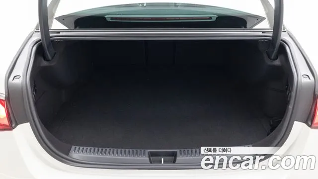Mercedes-Benz E-Class 2025 thumb 4