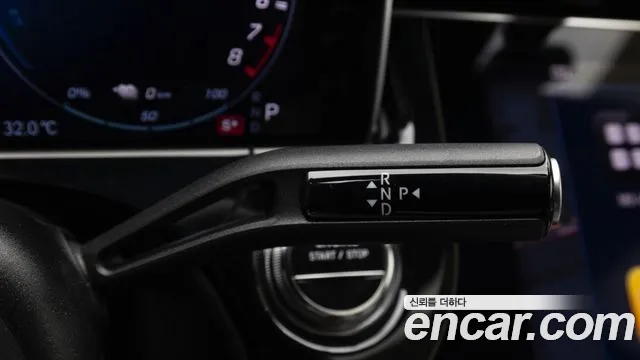 Mercedes-Benz E-Class 2025 thumb 11
