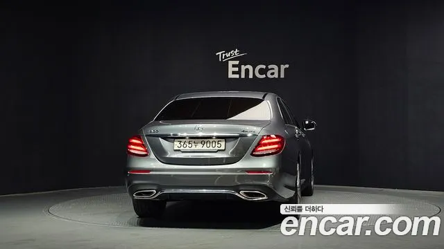 Mercedes-Benz E-Class 2017 thumb 10