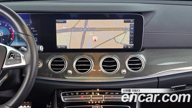 Mercedes-Benz E-Class 2017 thumb 7