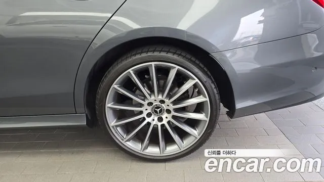 Mercedes-Benz E-Class 2017 thumb 4