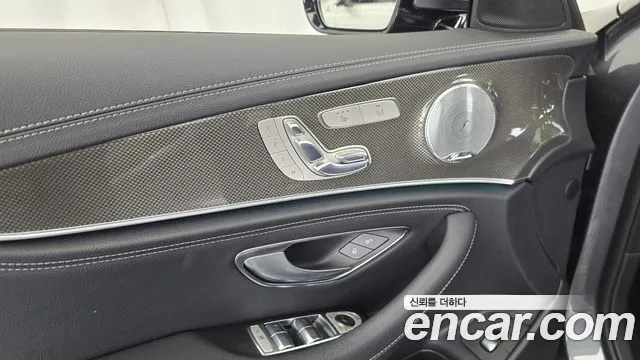Mercedes-Benz E-Class 2017 thumb 11