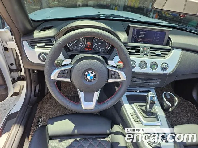 BMW Z4 2011 thumb 8
