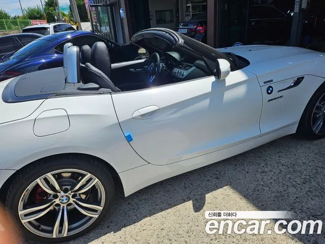 BMW Z4 2011 thumb 10