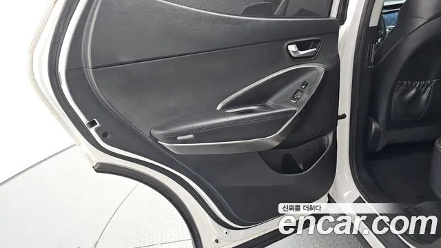Hyundai Santafe 2016 thumb 9